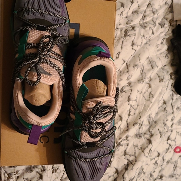 Shoes - Picture 4 of 4